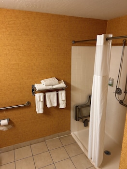 Standard Room, Roll-in Shower