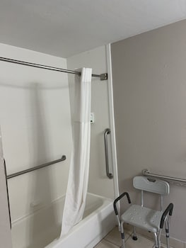Standard Room, Accessible Bathtub