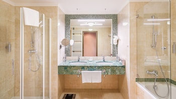Deluxe Double or Twin Room (Castle View)