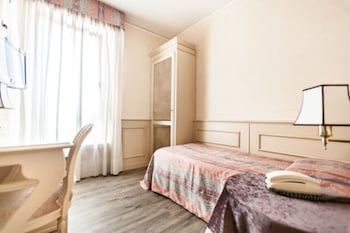 Single Room (one single bed)