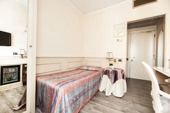 Single Room (one single bed)