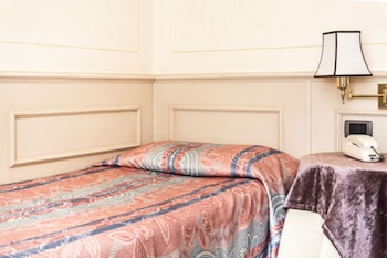 Single Room (one single bed)