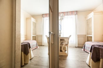 Single Room (one single bed)