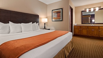 Suite, 1 King Bed, Non Smoking, Refrigerator & Microwave (with Sofabed)