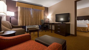 Suite, 1 King Bed, Non Smoking, Refrigerator & Microwave (with Sofabed)