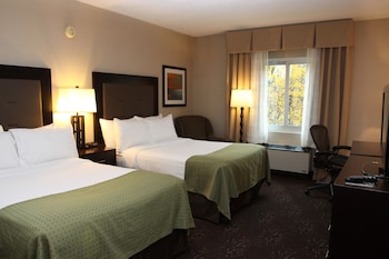 Standard Room, 2 Double Beds, Accessible (Accessible Tub)