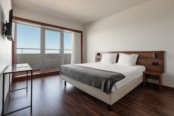 Premium Suite (Frontal Sea View)