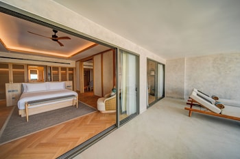 Executive Suite, 1 King Bed, Ocean View