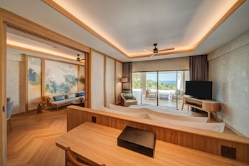 Executive Suite, 1 King Bed, Ocean View