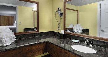 Suite, 2 Queen Beds, Kitchen, Oceanfront (with Sofabed)