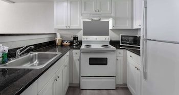 Suite, 2 Queen Beds, Kitchen, Oceanfront (with Sofabed)