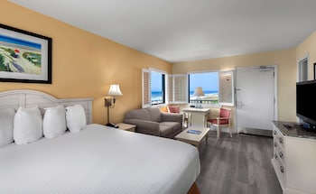 Standard Room, 1 King Bed, Balcony, Oceanfront (with Sofabed)