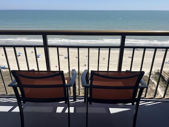 Suite, 2 Queen Beds, Kitchen, Oceanfront (with Sofabed)