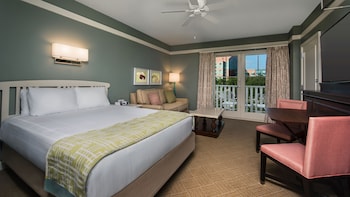 Deluxe Studio - Resort View. Hearing accessible with visual alarm notifications. 1 queen bed, 1 quee