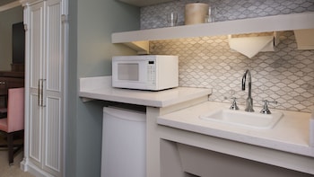 Deluxe Studio - Resort View. Wheelchair accessible with roll-in shower and option for hearing access