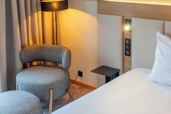 Deluxe Room, 1 King Bed, Non Smoking, Terrace