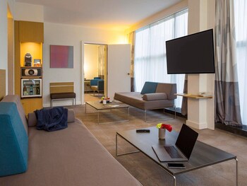 Superior Suite, 1 Queen Bed with Sofa bed