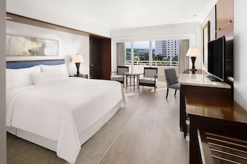 Room, 1 King Bed, Balcony (Accessible)