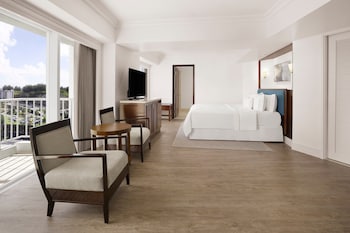 Superior Room, 1 King Bed, City View (Corner)
