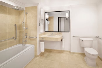 Room, 1 King Bed, Balcony (Accessible)