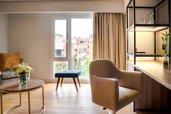 Junior Suite (Extra Bed 2 Adults + 1 Child)