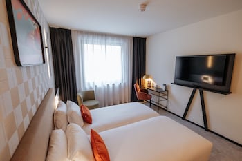 Classic Room, 2 Twin Beds (Citadel View)