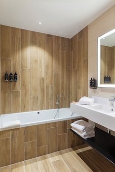 Privilege, Room, 1 Double Bed, Bathtub