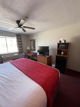 Deluxe Studio Suite, 1 King Bed, Non Smoking