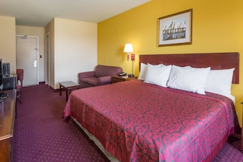 Room, 1 King Bed, Non Smoking, Refrigerator & Microwave (2nd Floor)