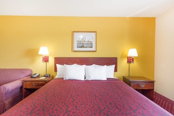 Room, 1 King Bed, Non Smoking, Refrigerator & Microwave (2nd Floor)