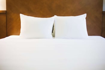 Room, 1 King Bed, Accessible, Bathtub