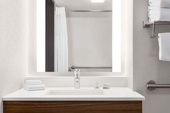 Standard Room, 1 King Bed, Accessible (Communication, Roll-In Shower)