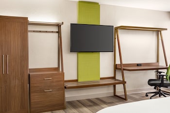 Standard Room, 1 King Bed (Extra Floor Space)