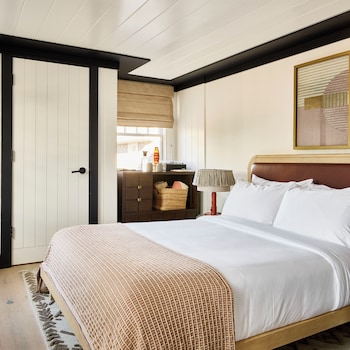 Suite, 3 Bedrooms (Court House)