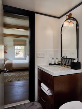 Room, 2 Queen Beds (Kelley House)