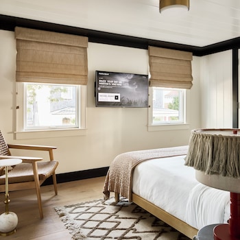 Suite, 3 Bedrooms (Court House)