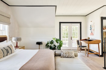Studio Suite (Carriage House)