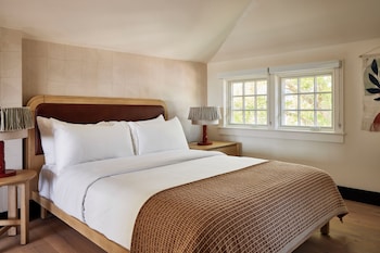 Suite, 3 Bedrooms (Court House)