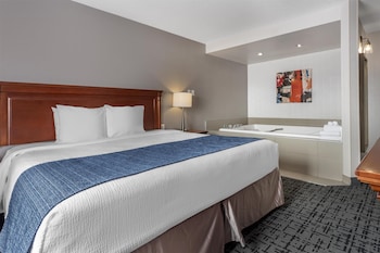 Suite, 1 King Bed, Non Smoking, Jetted Tub (with Sofabed)