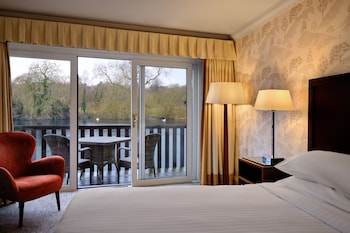 Superior Room, 1 King Bed, Balcony, Lake View