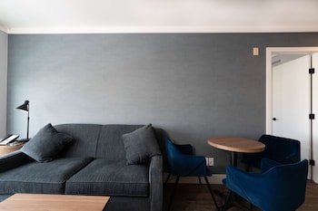 Suite, 2 Queen Beds, Non Smoking, Kitchenette (with Single Sofabed)