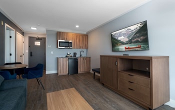 Suite, 2 Queen Beds, Non Smoking, Kitchenette (with Single Sofabed)