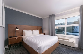 Suite, 2 Queen Beds, Non Smoking, Kitchenette (Living Room;with Single Sofabed)