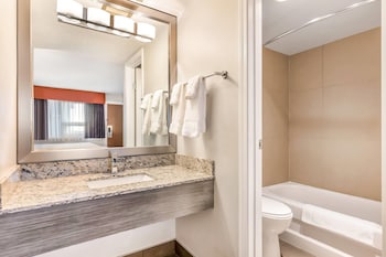 Room, 2 Queen Beds, Non Smoking (Exterior Entrance)