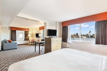 Studio Suite, 1 King Bed, Non Smoking, Balcony