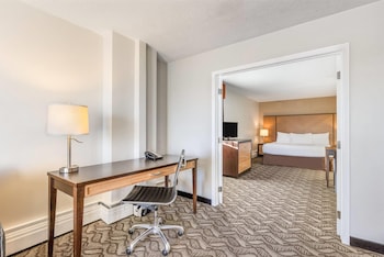 Suite, 1 King Bed, Non Smoking, Balcony
