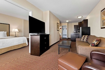 Suite, 1 King Bed, Non Smoking, Jetted Tub