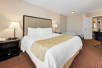 Suite, 1 King Bed, Non Smoking, Jetted Tub