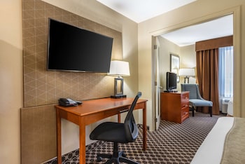 Suite, 2 Queen Beds, Non Smoking, Refrigerator & Microwave