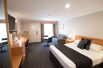 Superior Room, 1 King Bed, Non Smoking, Microwave